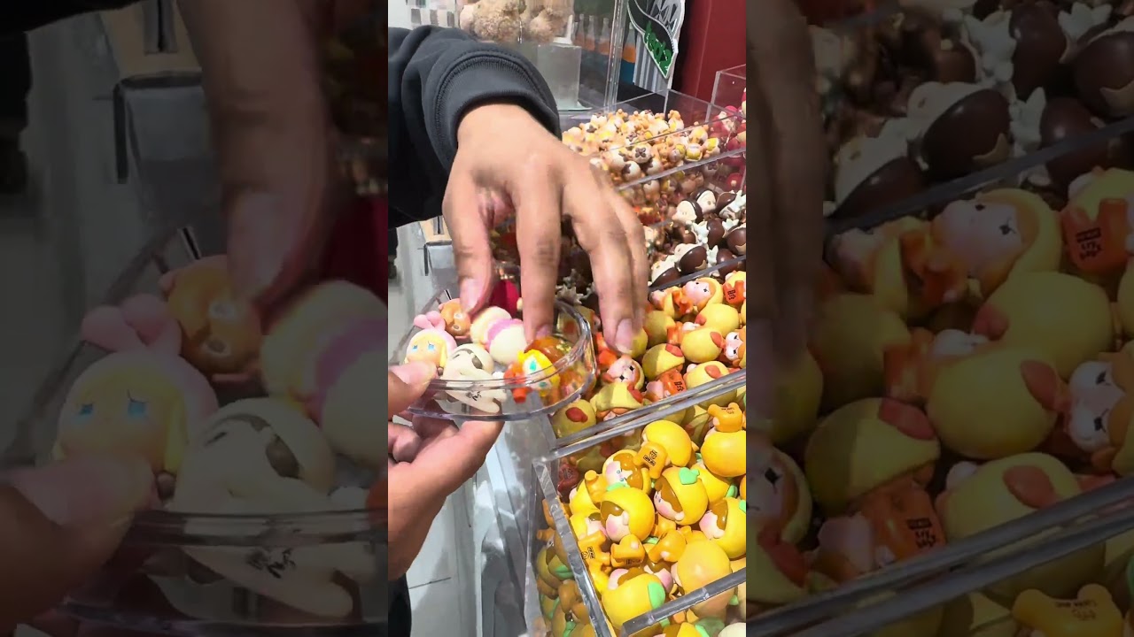 Mini Labubus at Popmart Popbeans 