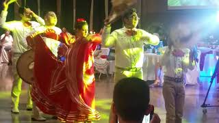 Quinceañera bailando hermosa cancion Mexicana parte 2