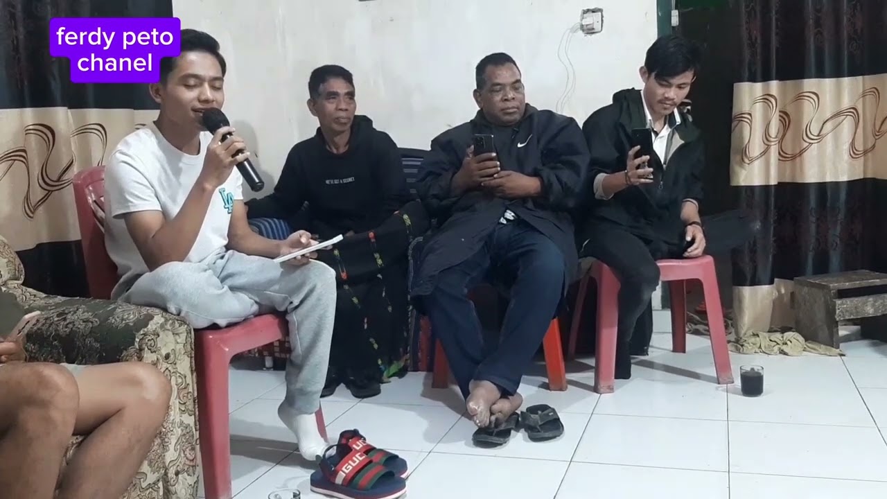 Saat di Manggarai Betran berkunjung ke rumah ibu kandungnya..###