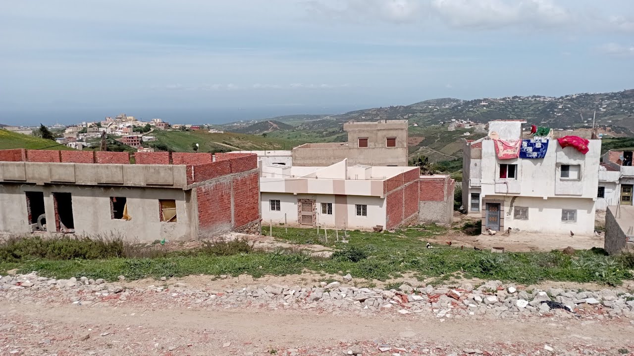 منازل للبيع راءعة والثمن جد مناسب لدراوش منطقة نوينويش وتطل على البحر اجيو تشوفو معايا0703640826طنجة