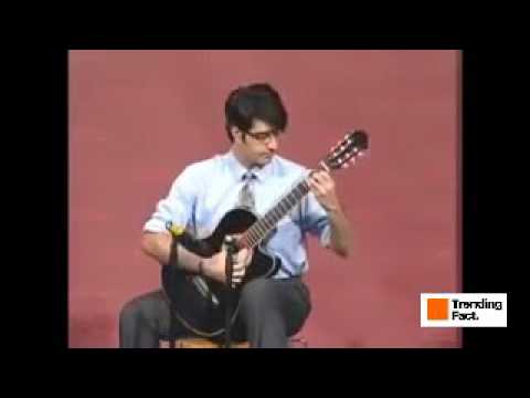 Master Gitar Pura-pura Tidak Bisa main Gitar di Depan Murid-muridnya