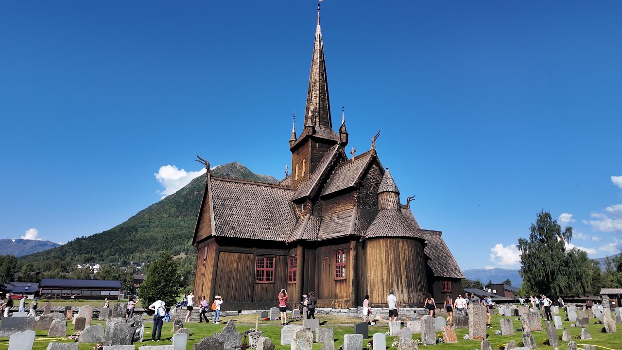 La Iglesia de Madera de LOM (Stavkyrkje): Joya VIKINGA en Noruega 🇳🇴 | Guía de Visita