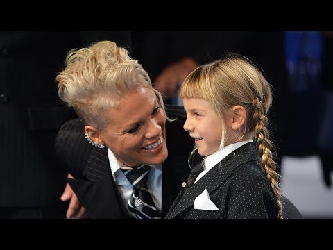 Pink Gives POWERFUL Speech About Her Daughter & Self-Acceptance At 2017 MTV VMAs