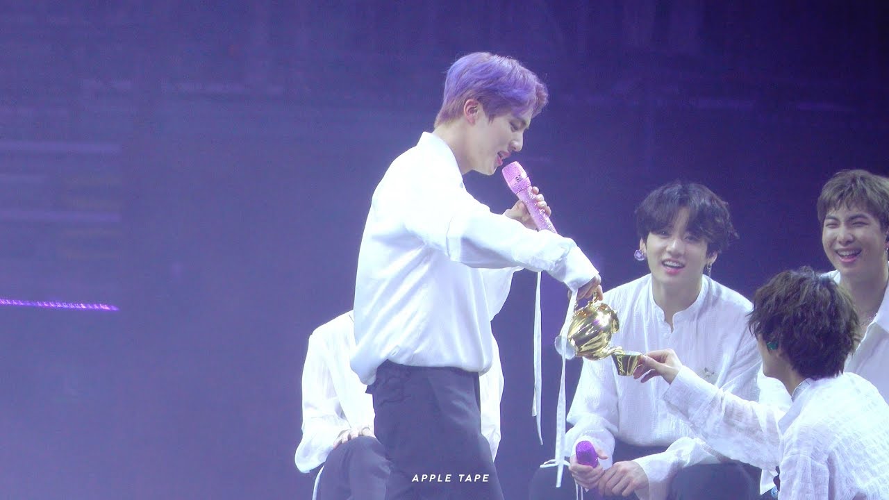 (eng sub) 차 따라주는 석지니 + 이 밤 한소절 라이브 방탄소년단 진 석진 직캠 BTS Jin focus fancam