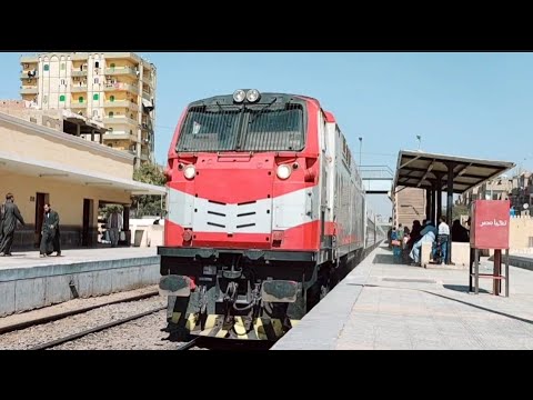 لاول مرة وقوف مفاجئ لقطار الإسكندرية الروسي 1008 بمحطة قوص الغير مقرر له الوقوف بها