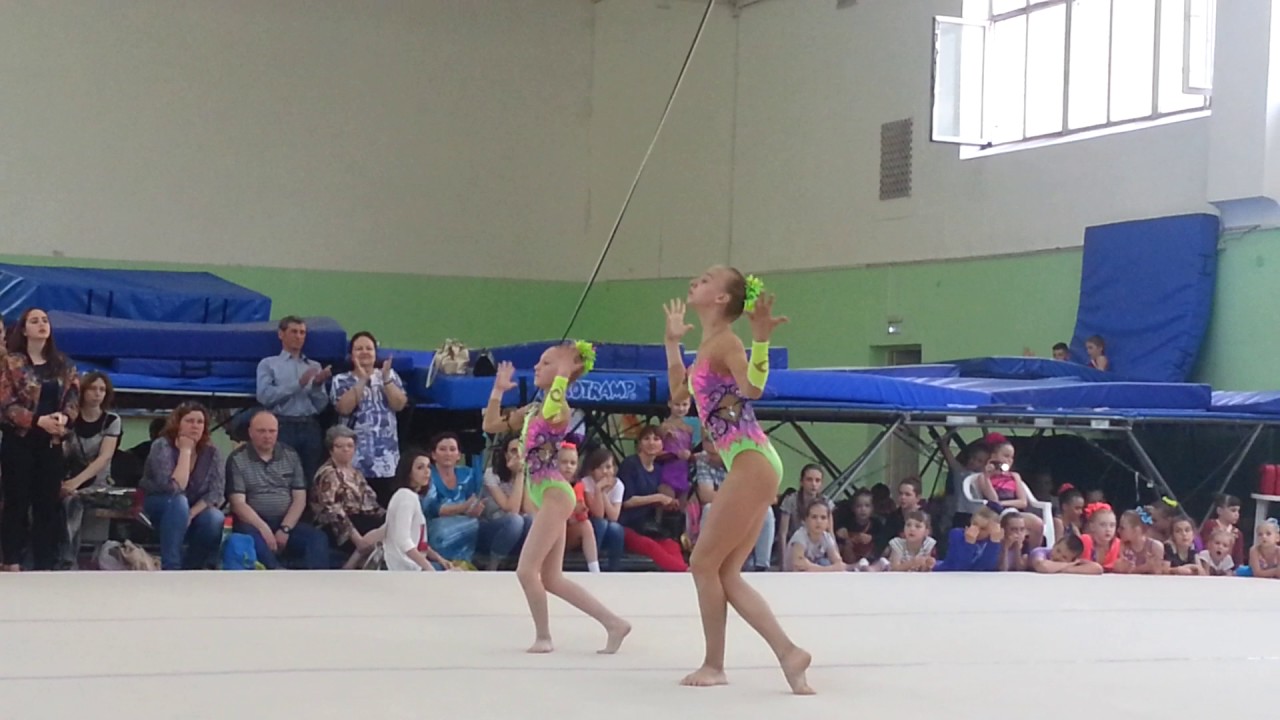 Выступление спортивная акробатика. Спортивная акробатика пирамиды 3 взрослого разряда. Разряды в акробатике. Акробатика для 1. Спортивная акробатика упражнения на разряды.