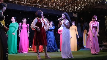 Bé Năm cùng Simlet nhảy múa loạn nhạc giành nhau sân khấu cười xỉu