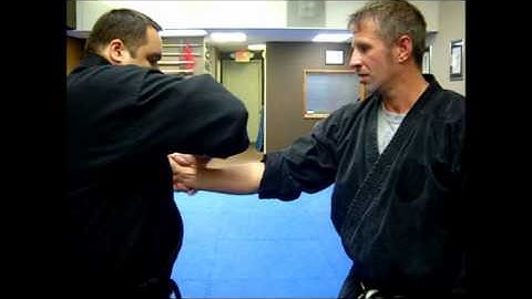 Lapel Grab Escape - Pressure Point