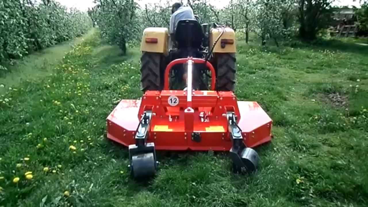 Koszenie trawy w sadzie 2014