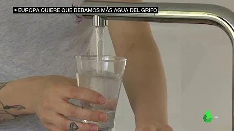 ¿Cuánto tiempo puede conservarse el agua embotellada del grifo en el frigorífico?