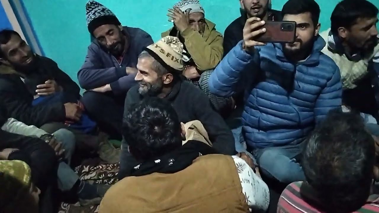 #music Dilbar Ceh Kaiz Rothok #Kashmiri Gazal At Saror #Singer Chitu Ustad and #party #dance #funny