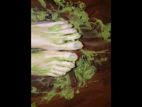 Feet Crush Avocado [ Crush Fetish ]