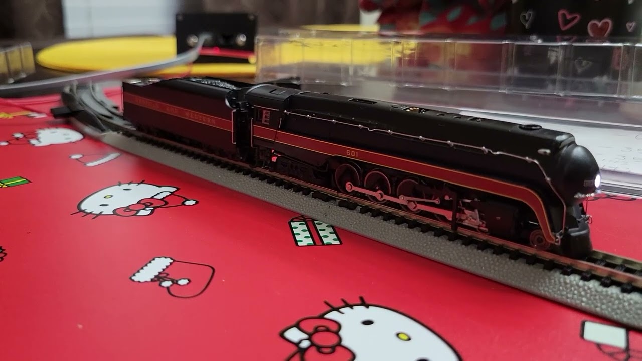 N Scale Norfolk and Western Class j locomotive,  short  run