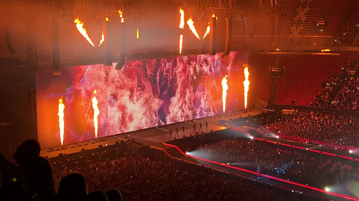 Public Service Announcement (OTR II Tour Amsterdam) - Jay Z