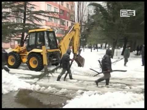 ბულვარიდან დამტვრეული ტოტების გატანის სამუშაოები მიმდინარეობს