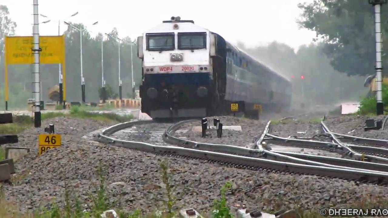 Honking WDP4 with Siddhaganga ICE in Rain
