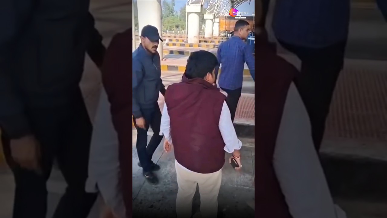 Up barabanki toll plaza viral news toll workers beat up an advocate 😠 