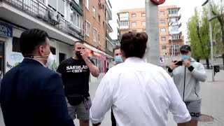 Un grupo de estética de neonazi increpa a Iglesias en Coslada