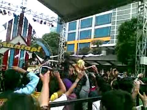 MATTA (MAU KAWIN) LIVE FROM POINS SQUARE