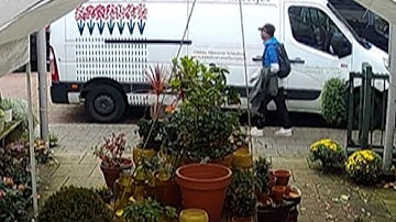 Vrouw (73) rijdt haar man in rolstoel rond en wordt beroofd in Zwolle | Plaats Delict