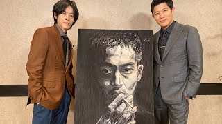 鈴木亮平、“上林”目線で刑事“日岡”松坂桃李を描く！映画『孤狼の血 LEVEL2』「日岡秀一」肖像画お披露目映像