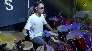 dasi dan gincu mahesa