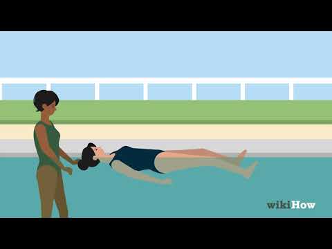 Video: Während der Menstruation schwimmen – wikiHow
