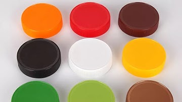 Auto bottle cap feeding device on top surface labeling machine