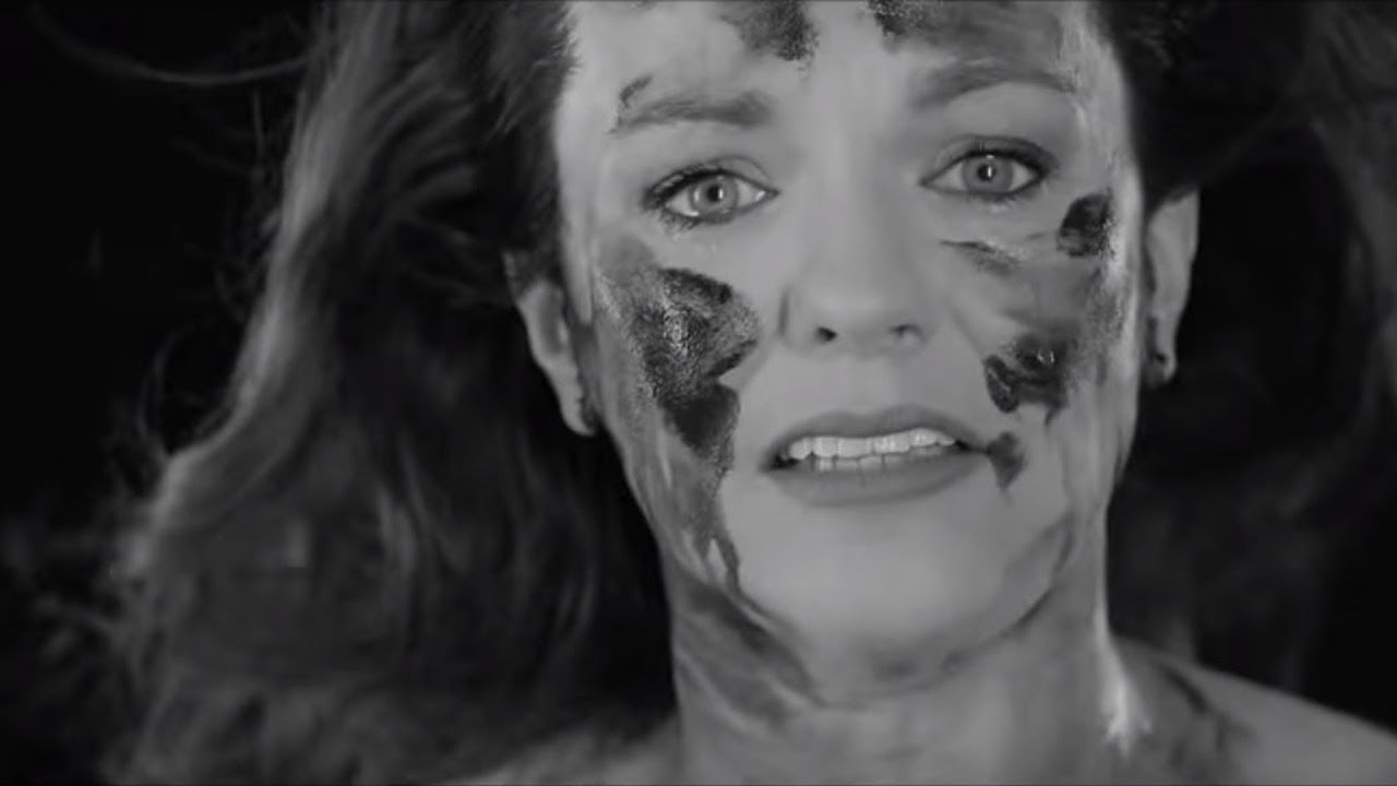 Marta Jandová - Školíš mě (oficiální video)