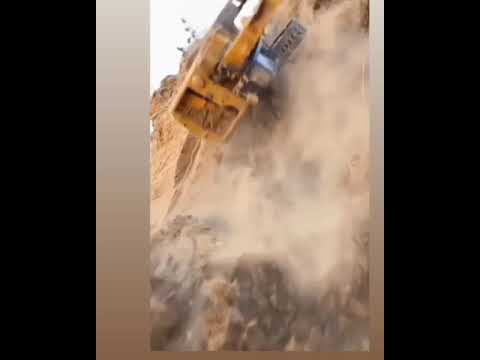 سقوط حفارة من أعلى الجرف حوادث حفارات   