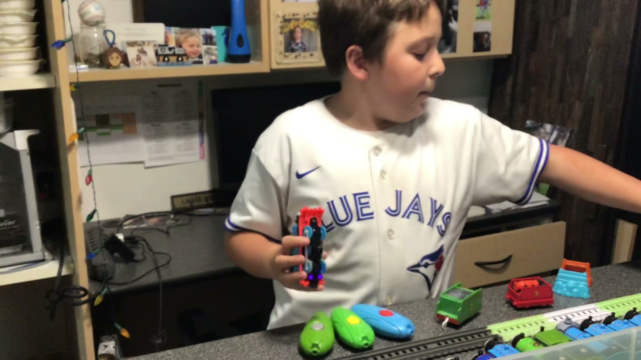 Trackmaster battles Samson vs hyper glow station Thomas