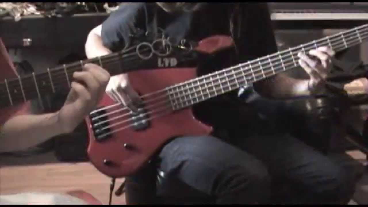 Vindicta - Wanderlost Record Session auf YouTube ansehen Vindicta - Wanderlost Record Session auf YouTube ansehen