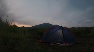 SOLO CAMP ‼️DI BAWAH PUNCAK CIREMAI DENGAN PEMANDANGAN YANG ASRI