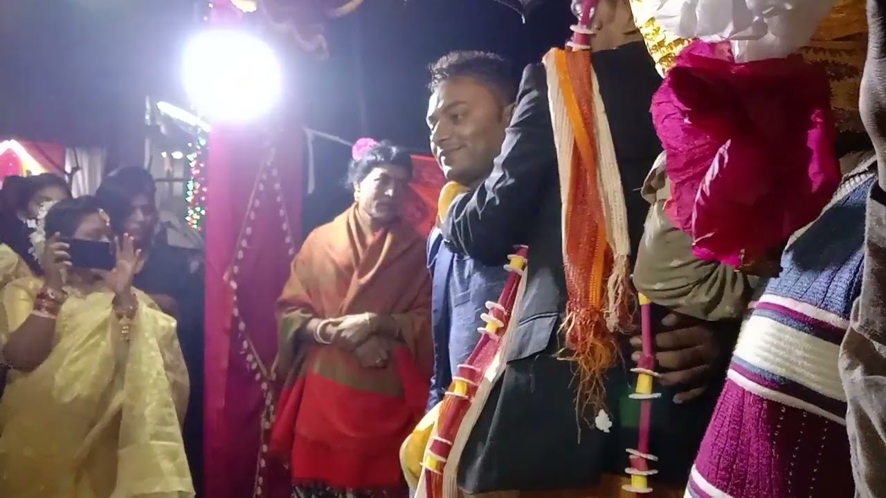 ভাই ও বোনেরা আমাদের রবিদাসের বিয়ের ভিডিও পেতে হলে আমাদের চ্যালেন টা ফলো করবেন এবং শেয়ার লাইক করবেন