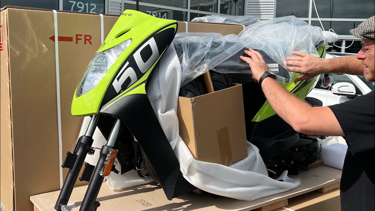 Montage d’un scooter Kymco Agility tout neuf! Scootart - YouTube