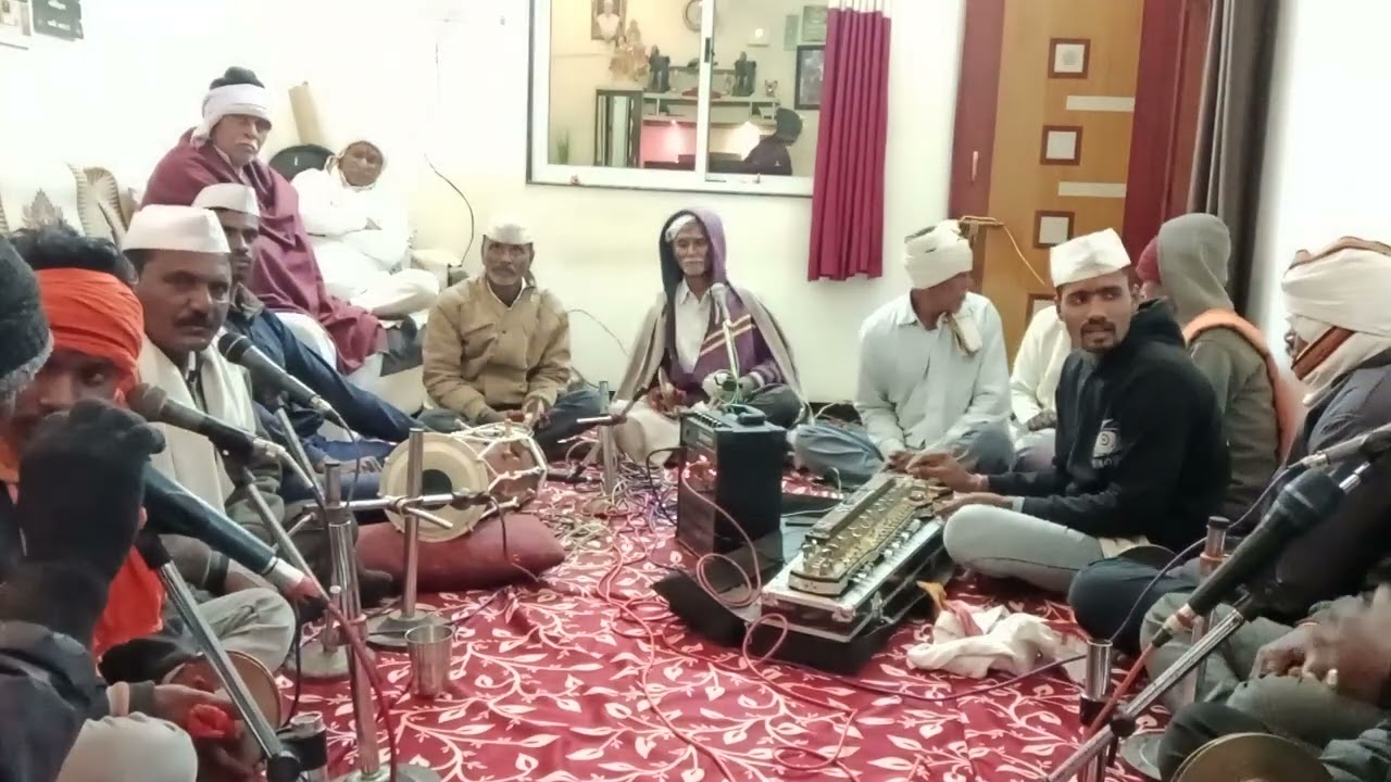 ज्याच्या घरी कृष्ण सेवा अवधुती भजन मंडळ पानस (2)