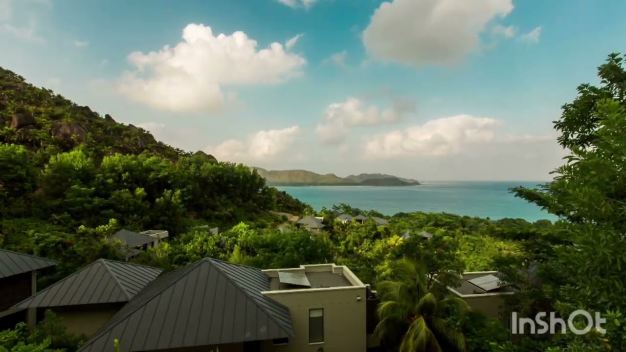 Clouds winds are floating in Sky 