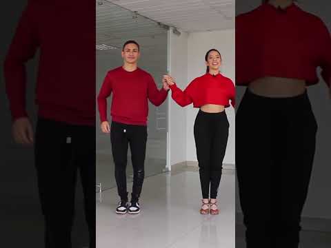 Este Paso de SALSA CUBANA se llama “Espejo” ¿adivinas porqué? 👀🪞