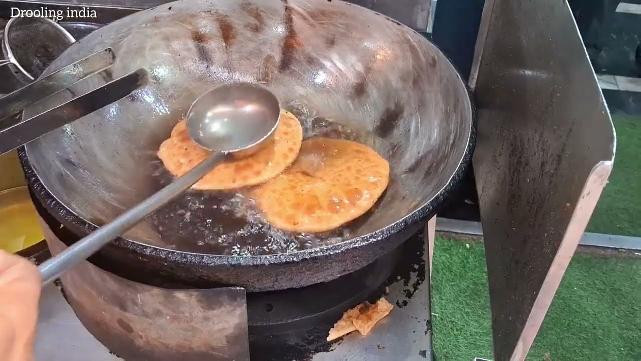 चाँदनी चौक के मशहूर पराठे 😋 | आलू पराठा, पनीर पराठा मिक्स पराठा | Babu Ram Parathe Wale | Food Vlog 