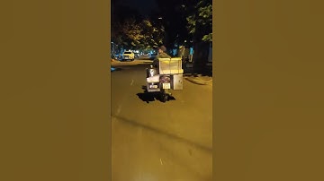 "Bánh bao đây! Bánh bao nóng đây"