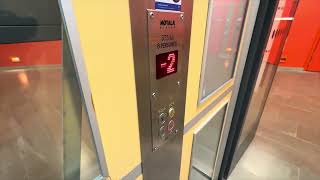 Epic!! 2006 Motala Hissar MC3000 Chain-driven elevator @ Pedagogen A, Göteborg, Sweden