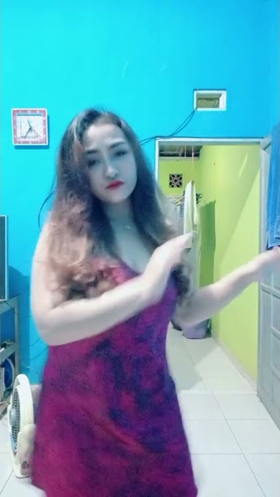 Tiktok goyang tante gak pake bh