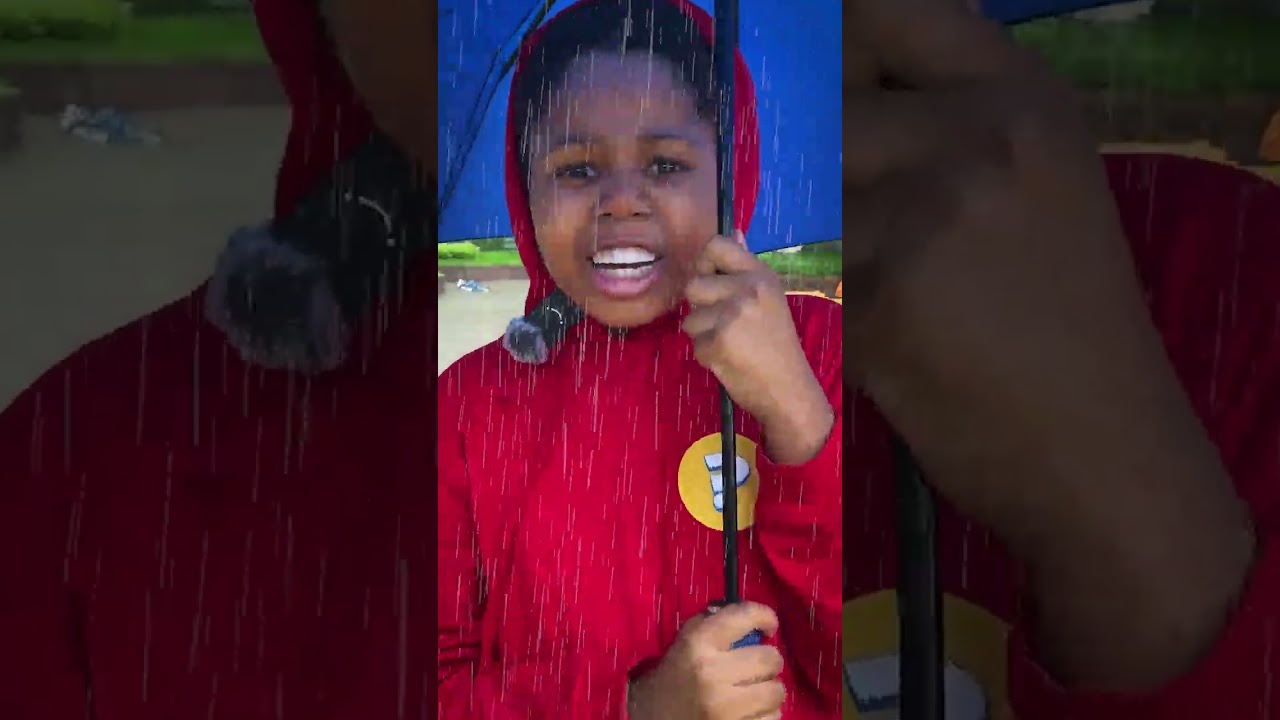 ☔💛 Lia, Will You Share Your Umbrella with Sarah? #kindnessstories