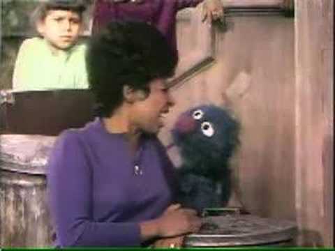 Sesame Street - One of these things - Circles