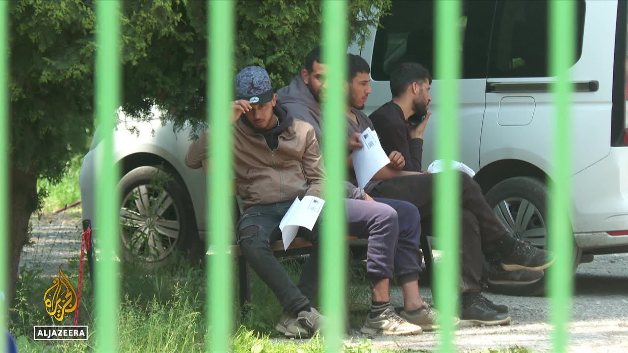 يعيش سكان بلازوي في خوف من المهاجرين القادمين من المخيم