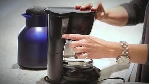 Tem como esquentar o café na cafeteira?