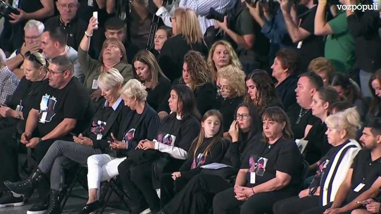 Lluvia de insultos a Mazón en el funeral de la DANA