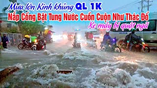 Mưa Lớn Cuốn Trôi Nắp Cống Nước Cuồn Cuộn Chảy Như Thác Đổ Trên Quốc Lộ 1K - Xe Máy Bị  Quật Ngã