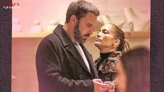 Ben Affleck doesn't take his eyes off phone even for a kiss from Jlo
