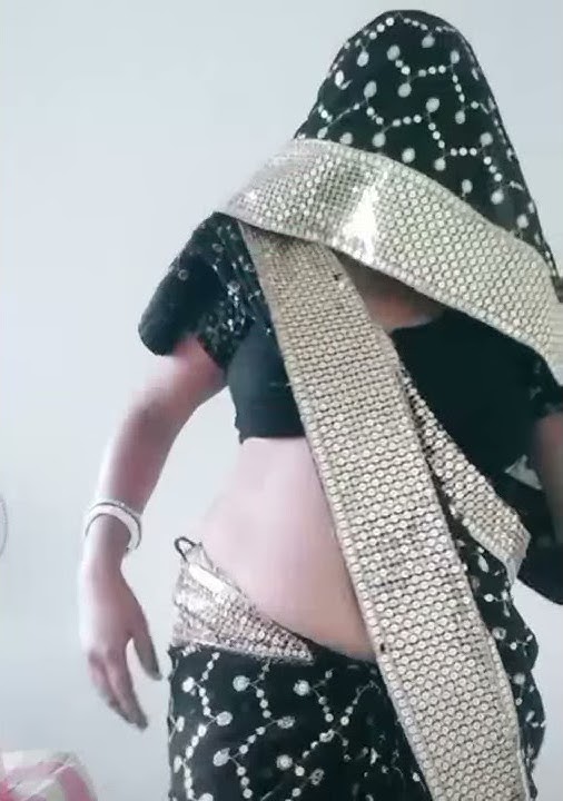 Hot sona bhabhi navel show 4